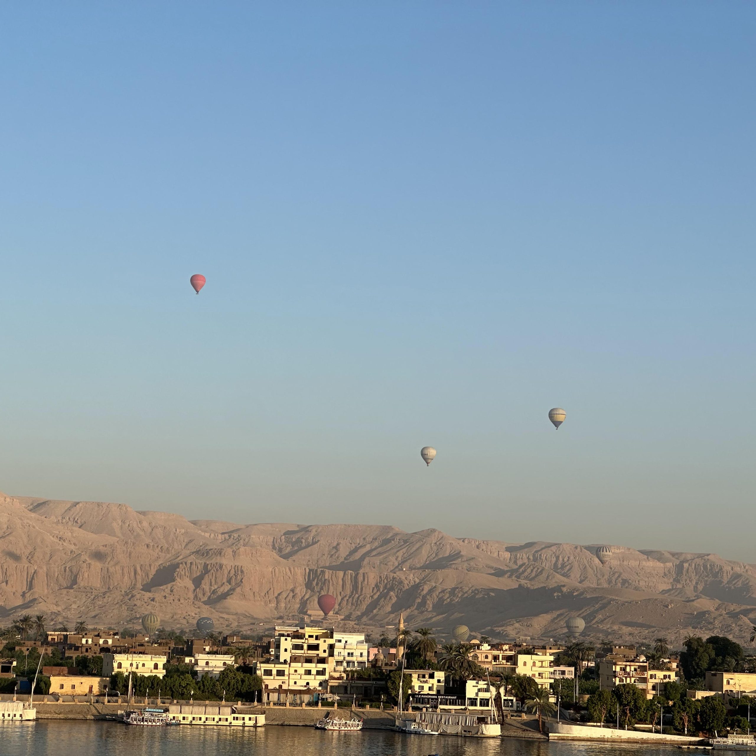 West Bank of Luxor Day Tour – Valley of the Kings, Hatshepsut Temple & Colossi of Memnon
