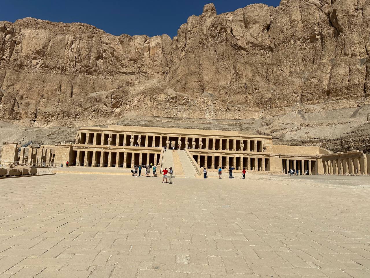 West Bank of Luxor Day Tour – Valley of the Kings, Hatshepsut Temple & Colossi of Memnon