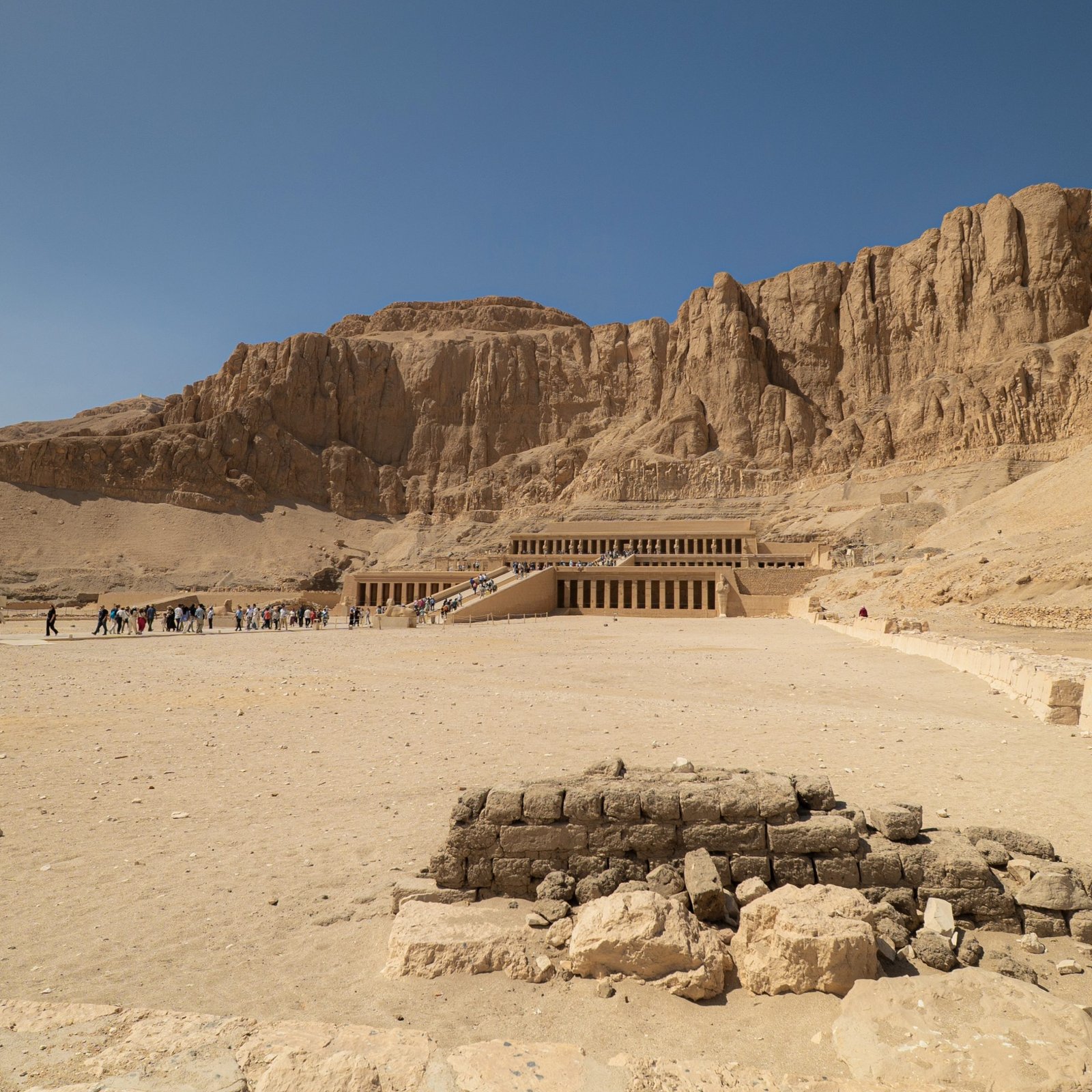 West Bank of Luxor Day Tour – Valley of the Kings, Hatshepsut Temple & Colossi of Memnon